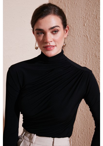 Streç Büzgü Detaylı Slim Fit Dik Yaka Bluz Bayan Bluz 669925