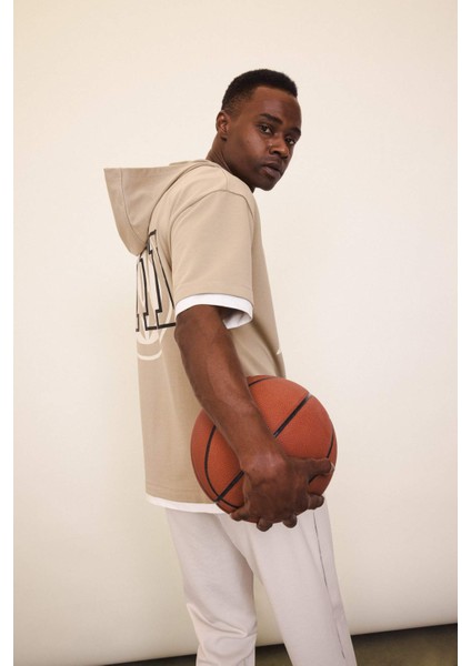 DefactoFit NBA Milwaukee Bucks Oversize Geniş Kalıp Kapüşonlu Sporcu Kısa Kollu Tişört D6708AX25SP