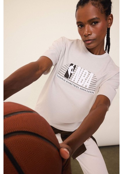 DeFactoFit NBA Wordmark Oversize Geniş Kalıp Bisiklet Yaka Sporcu Pike Kısa Kollu Tişört D6121AX25SP modelleri