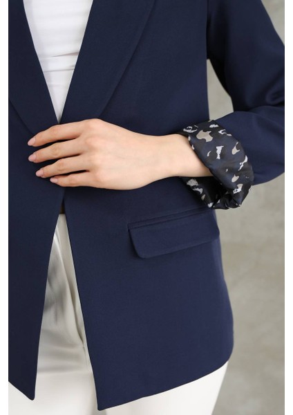 Kadın Düğmesiz Cepli Astarlı Katlanılabilir Kol Blazer Ceket