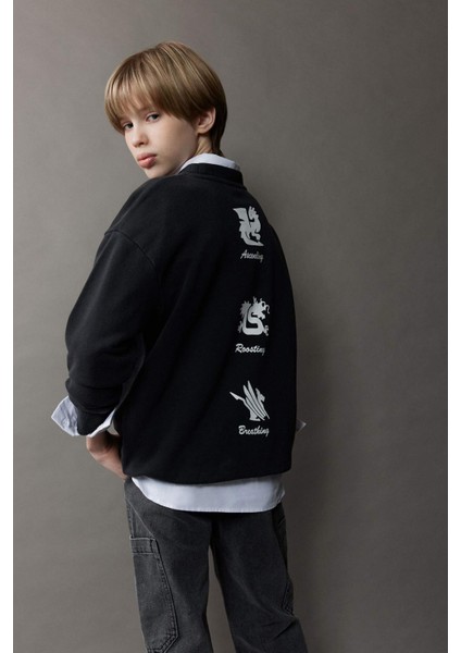 Erkek Çocuk Oversize Geniş Kalıp Bisiklet Yaka Sırt Baskılı Yıkamalı Soluk Efektli Sweatshirt D8494A825SP