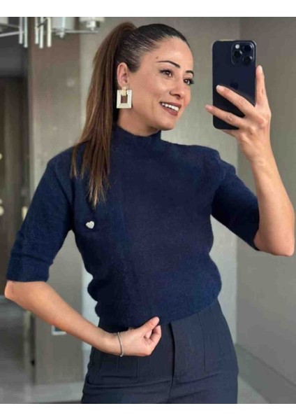 Kisa Kollu Kadın Kazak