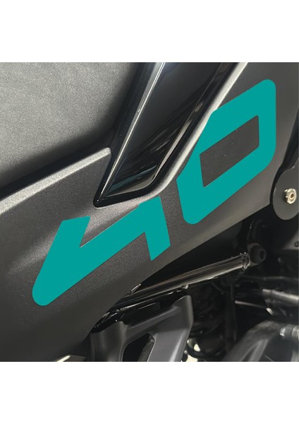 Cfmoto 450SR Arka Kuyruk Altı 40 Yazısı Turkuaz Renk Sticker Etiket Tasarım Modeli