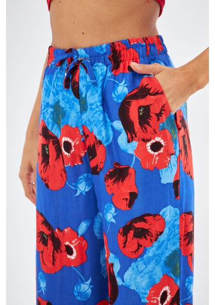 Kadın Kırmızı Çiçek Baskılı Paça Detaylı ve Dökümlü Yandan Cepli Palazzo Pantolon fırsatları