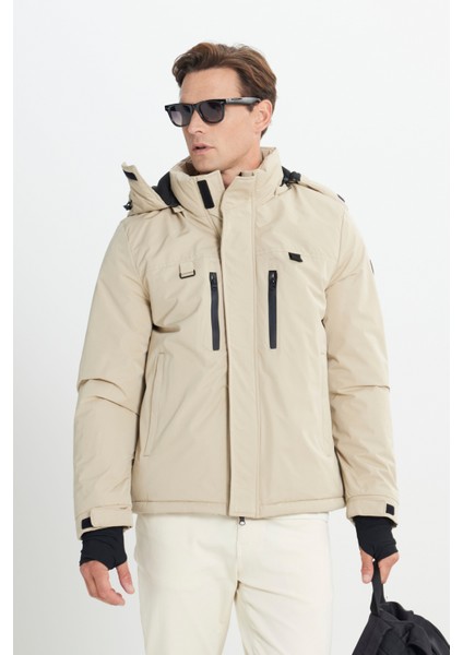 Standart Fit Normal Kesim Kapüşonlu Mont