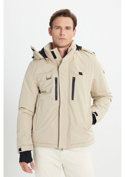 Standart Fit Normal Kesim Kapüşonlu Mont modelleri