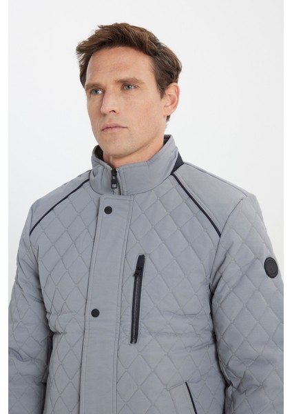 Standart Fit Normal Kesim Dik Yaka Kapitone Desenli Çıtçıtlı Yan Cepli Overcoat