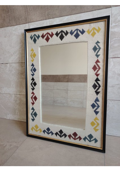 Yengeç Motifli Kilim Dokuma Siyah Çerçeveli Ayna.