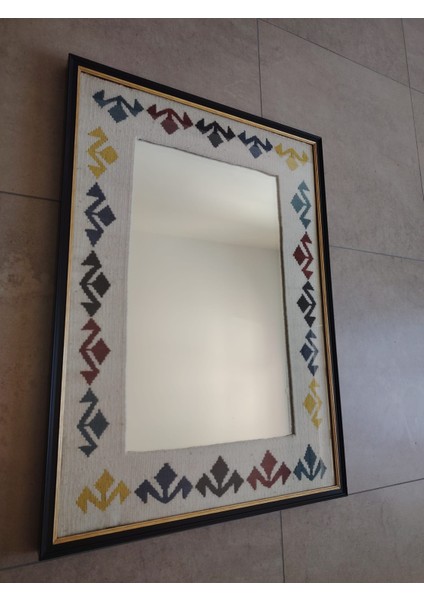 Yengeç Motifli Kilim Dokuma Siyah Çerçeveli Ayna.
