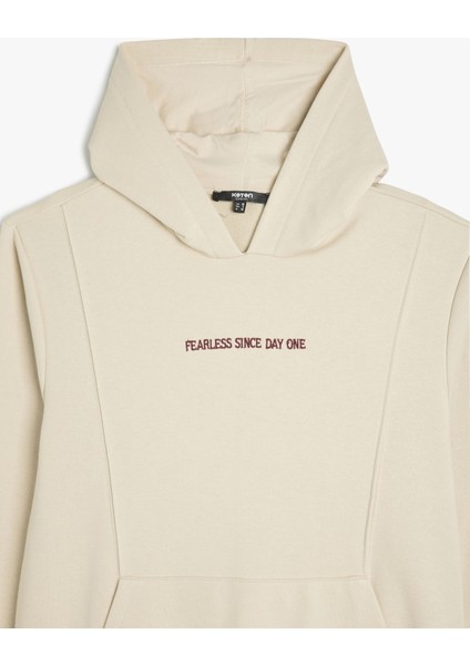 Uzun Kollu Pamuk Karışımlı Cepli Slogan Baskılı Kapşonlu Sweatshirt