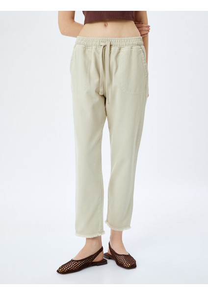 Cep Detaylı Beli Bağcıklı Düz Paça Chino Pantolon modelleri