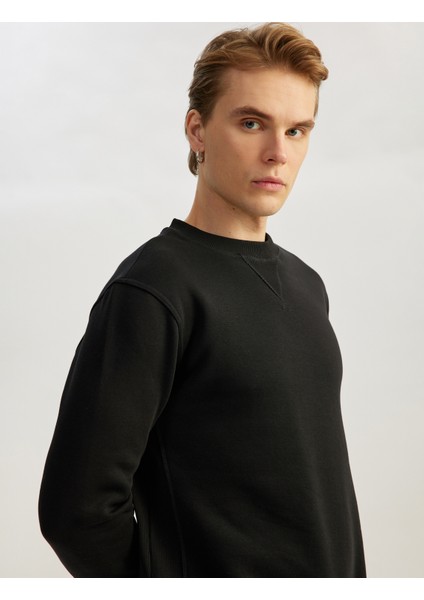 Bisiklet Yaka Dikiş Detaylı Şardonlu Pamuk Karışımlı Basic Sweatshirt