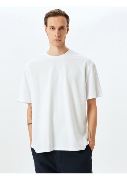 Basic Bisiklet Yaka Pamuklu Kısa Kollu Oversize Tişört