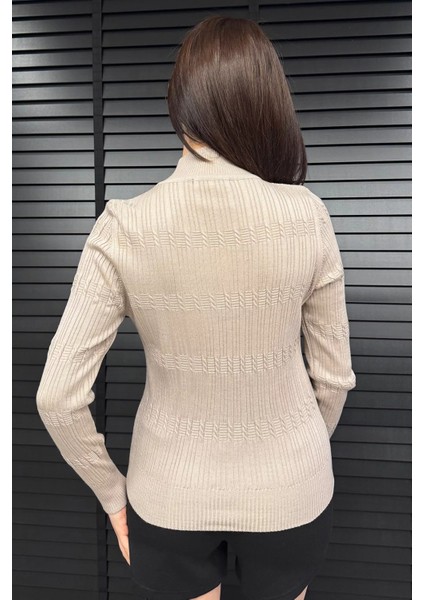 Kadın Yarım Balıkçı Desenli Likralı Triko Bluz fırsatları