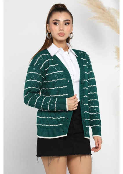 Kadın Ön Düğmeli Çizgili Triko Hırka P-00012790