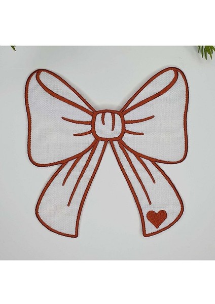 Tarçın Kurdele Şeklinde Kalp Desenli Nakışlı Kokteyl Peçetesi 1 Adet