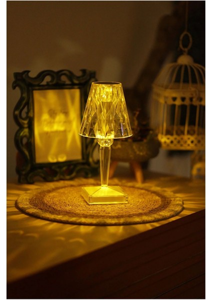 Dekoratif Şarjlı Abajur Kristal Elmas Masa Lambası Dokunmatik Romantik Akrilik LED Ofis Ev Masa Için modelleri