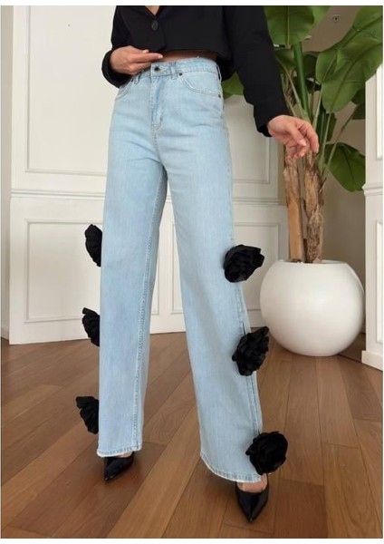 Yanları Siyah Gül Detaylı Tasarım Jean