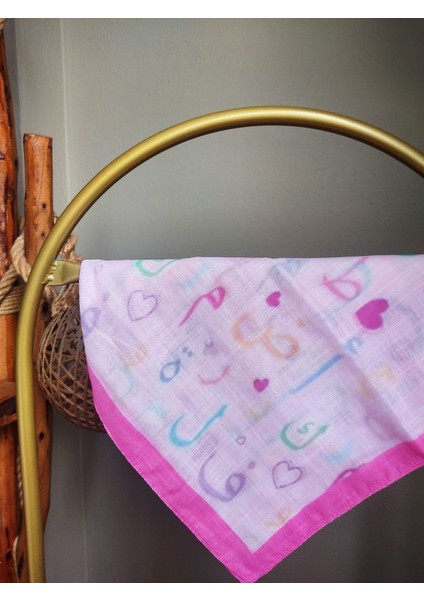 Kız Çocuk Alfabe Temalı Eşarp