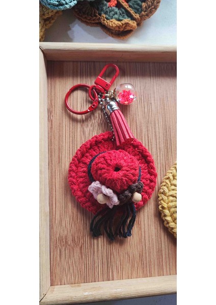 Kadınlar Günü Hediyesi, 10 adet El Emeği Minik Şapka Detaylı Anahtarlık, Çanta Aksesuarı, Renkli modelleri