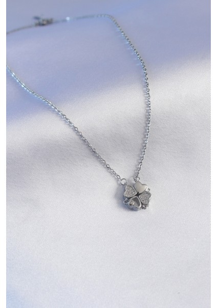 316L Çelik Gümüş Renk Açılır Zirkon Taşlı Yonca Model Kadın Kolye modelleri