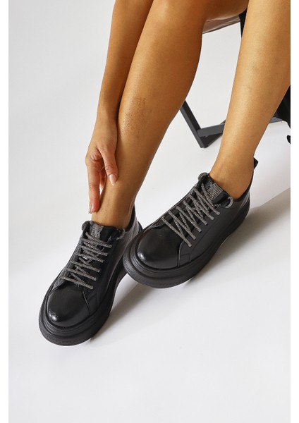 Shake Siyah Taş Detaylı Sneakers (Parlak Bağcık Hediyeli)