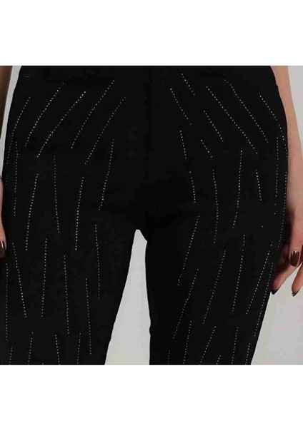 Taş Işlemeli Likralı Dar Paça Kot Pantolon