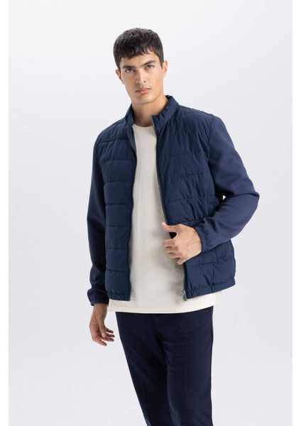 Slim Fit Dar Kesim Dik Yaka Lastikli ve Fermuarlı Su Geçirmez Mont D7532AX25SP fırsatları