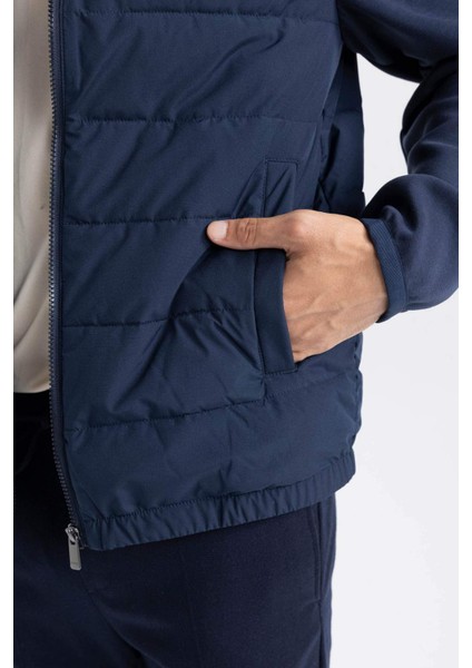 Slim Fit Dar Kesim Dik Yaka Lastikli ve Fermuarlı Su Geçirmez Mont D7532AX25SP indirimleri