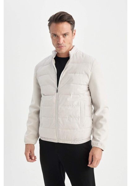 Slim Fit Dar Kesim Dik Yaka Lastikli ve Fermuarlı Su Geçirmez Mont D7532AX25SP