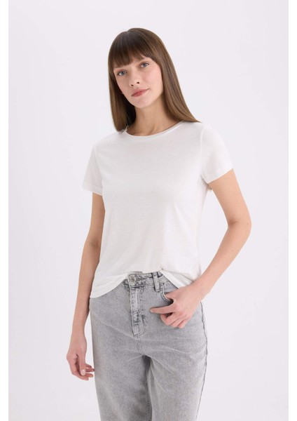 Regular Fit Bisiklet Yaka Basic Düz Kısa Kollu Beyaz Tişört W7299AZ25SP