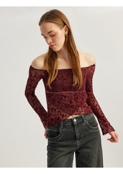 Asimetrik Kayık Yaka Omzu Açık Dantelli Uzun Kollu Tişört