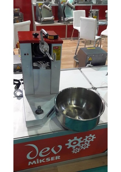 Hamur Karma Makinası 25 kg Un 10 kg Su 35 kg Kapasiteli