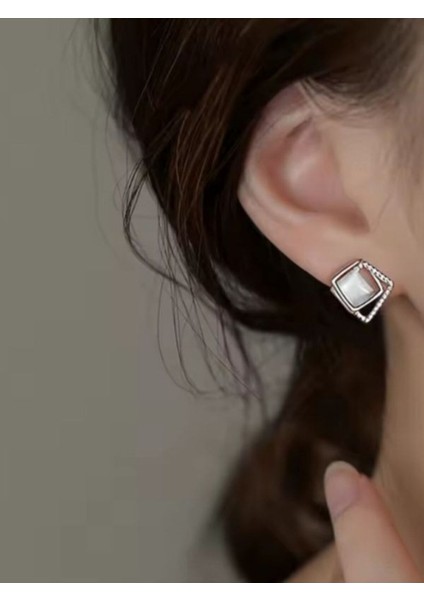 925 Ayar Gümüş Kristal Taşlı Geometrik Kare Küpe