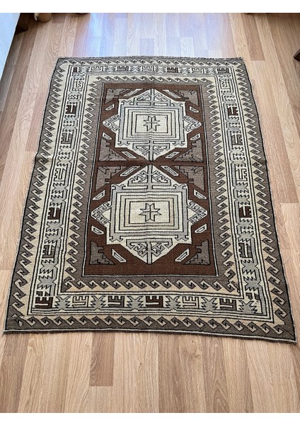 136 x 182 cm Kahverengi ve Bej Renkli El Dokuma Harika Kondisyonlu Köy Evi Stili Halı