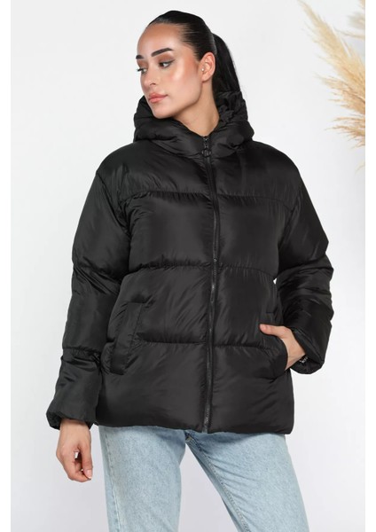 Kadın Kapüşonlu Oversize Şişme Mont