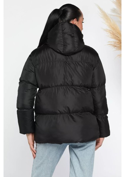 Kadın Kapüşonlu Oversize Şişme Mont
