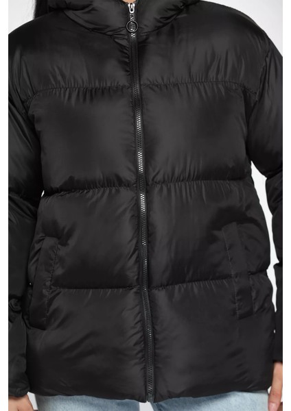Kadın Kapüşonlu Oversize Şişme Mont