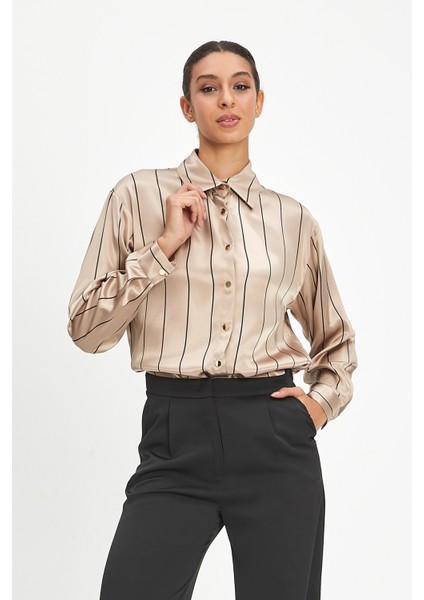 Kadın Çizgili Gömlek - Klasik Yaka ve Düğme Detaylı Modern Tasarım