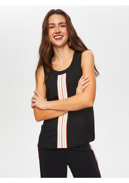 Renk Bloklu Zigzag Nakışlı V Yaka Atlet 012 fiyatları
