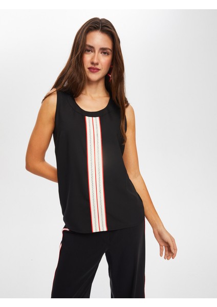 Renk Bloklu Zigzag Nakışlı V Yaka Atlet 012 fırsatları