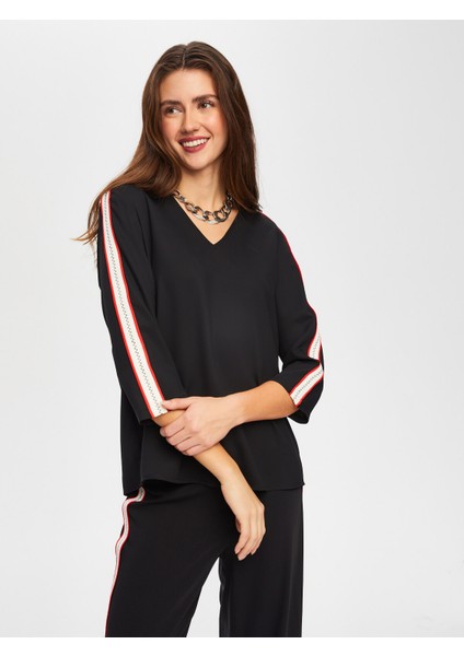 Renk Bloklu Zigzag Nakışlı V Yaka 3/4 Kol Bluz 005