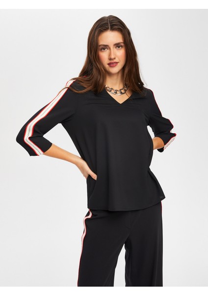 Renk Bloklu Zigzag Nakışlı V Yaka 3/4 Kol Bluz 005