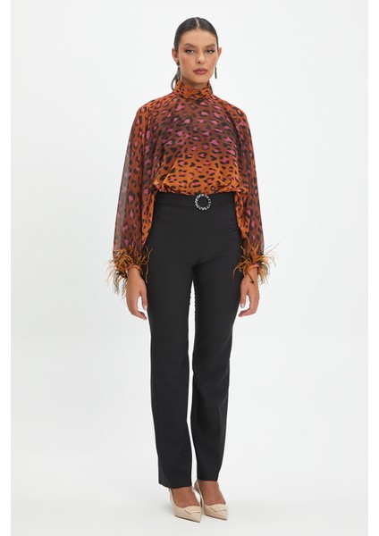 Kadın Leopar Desenli Bluz - Tüy Detaylı Kol, Modern ve Şık Tasarım - Özel Gün ve Günlük Kullanım Için Bluz fırsatları