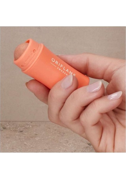 Yüzdeki Fazla Yağı Emmek ve Cildi Matlaştırmak Üzere Tasarlanmış Blotting Roller