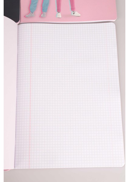 Dekomus Ile Lisanslı Barbıe Tekli A4 60 Yaprak Kareli Defter