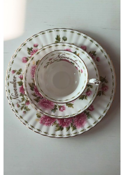 November Flower Of The Month Chrysanthemum Cup And Saucers 3 Pcs