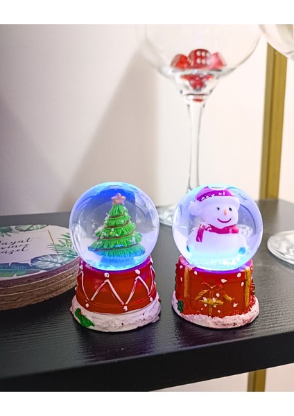 2 Adet Yeni Yıl Çam Ağacı ve Kardan Adam Temalı Mini Boy Işıklı Kar Küresi 6,5 cm