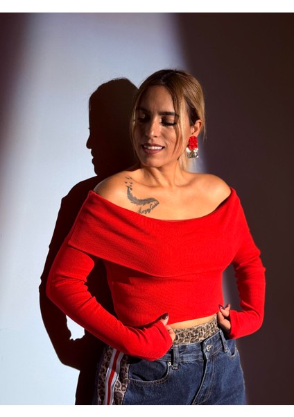 Kırmızı Madonna Yaka Fitili Bluz