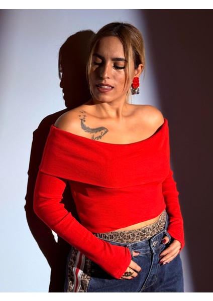 Kırmızı Madonna Yaka Fitili Bluz